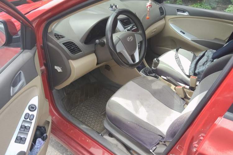 Used Hyundai Verna (older generation) 2010 Sedan 1.4L Manual Comfort GS Driver Seat