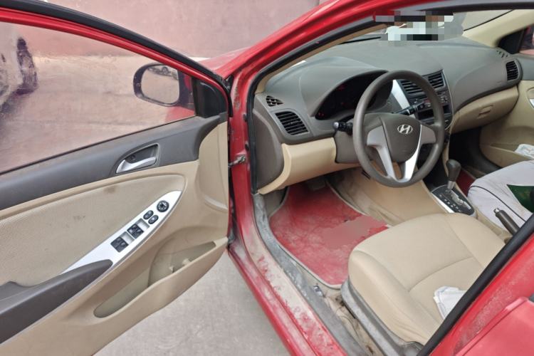 Used Hyundai Verna (older generation) 2010 Sedan 1.4L Automatic Comfort Model GS Driver Seat