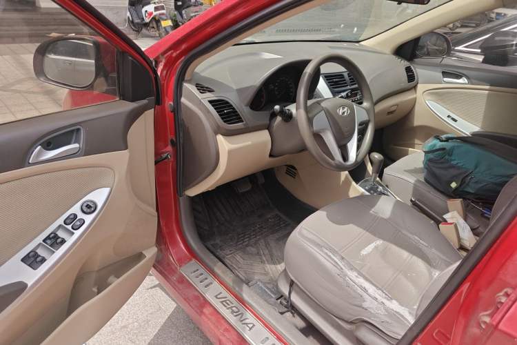 Used Hyundai Verna (older generation) 2010 Sedan 1.4L Automatic BLUE Model Driver Seat