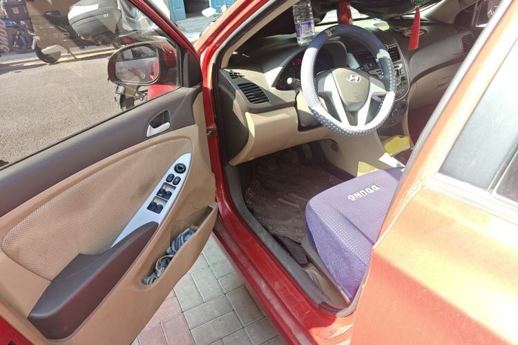 Used Hyundai Verna (older generation) 2010 Sedan 1.4L Manual Comfort GS Driver Seat