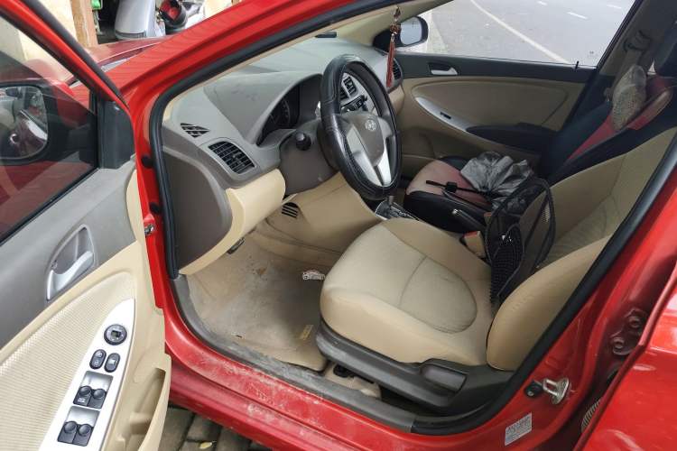 Used Hyundai Verna (older generation) 2010 Sedan 1.4L Automatic Fashionable GT Model Driver Seat