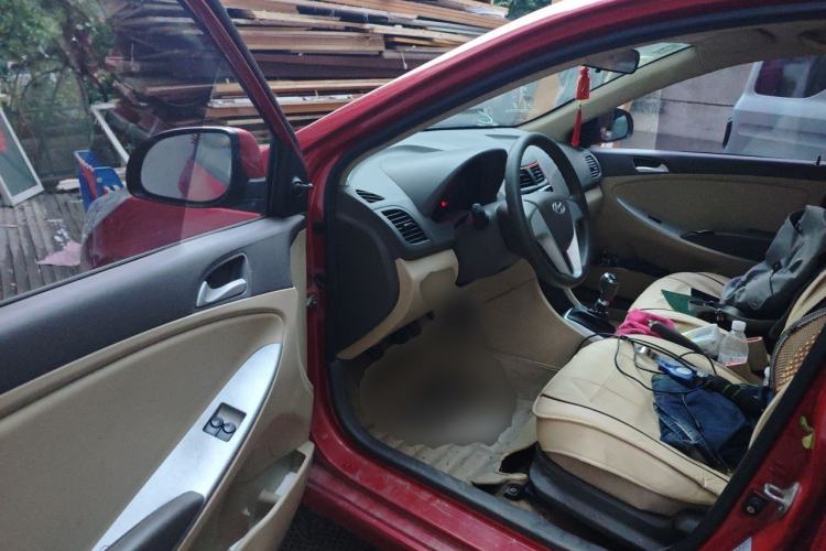Used Hyundai Verna (older generation) 2010 Sedan 1.4L Manual Standard GL Model Driver Seat