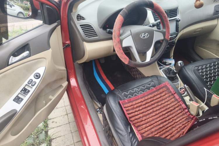 Used Hyundai Verna (older generation) 2010 Sedan 1.4L Manual Comfort GS Driver Seat