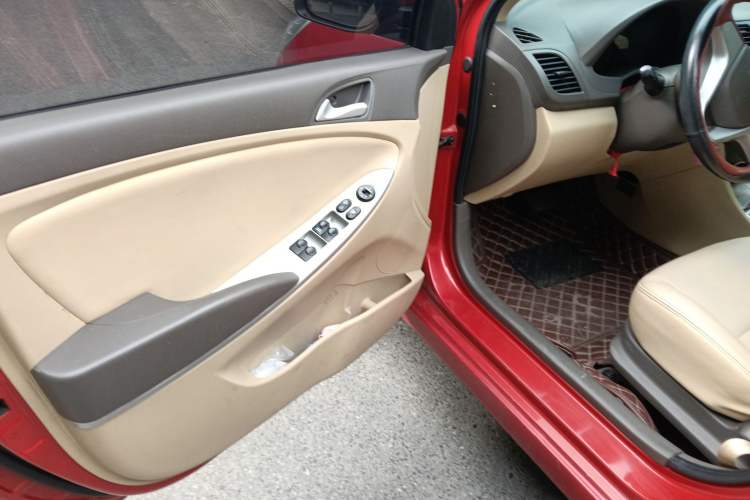 Used Hyundai Verna (older generation) 2010 Sedan 1.4L Automatic Comfort Model GS Driver Seat
