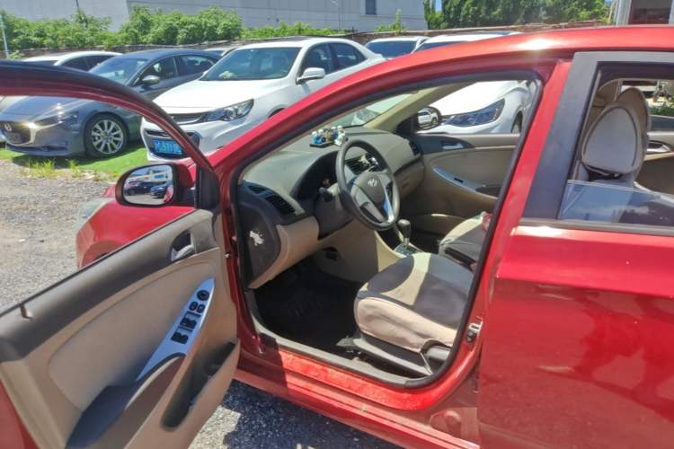 Used Hyundai Verna (older generation) 2010 Sedan 1.4L Automatic Comfort Model GS Driver Seat