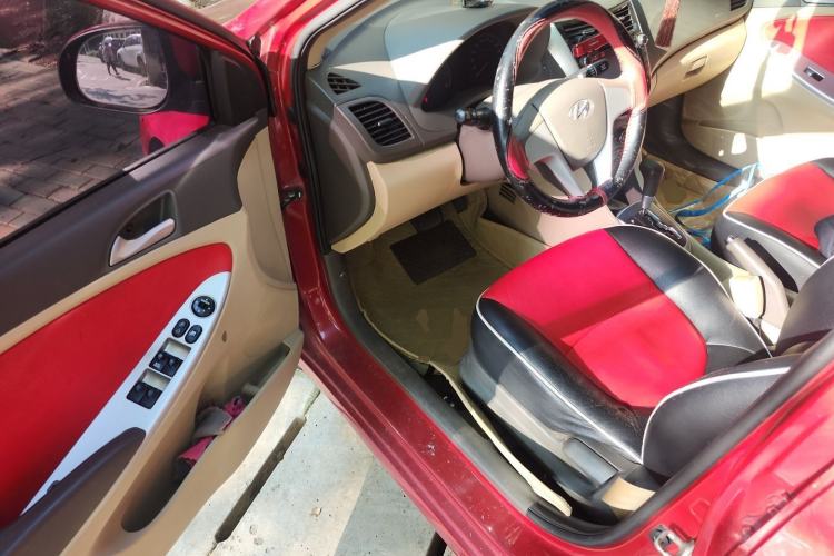 Used Hyundai Verna (older generation) 2010 Sedan 1.4L Automatic Comfort Model GS Driver Seat
