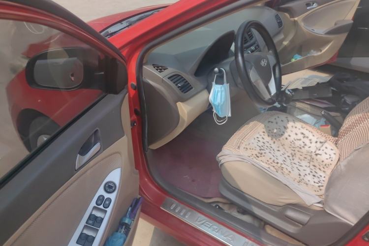 Used Hyundai Verna (older generation) 2010 Sedan 1.4L Manual Comfort GS Driver Seat