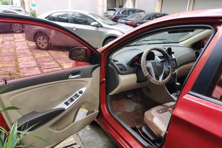 Used Hyundai Verna (older generation) 2010 Sedan 1.4L Automatic Comfort Model GS Driver Seat