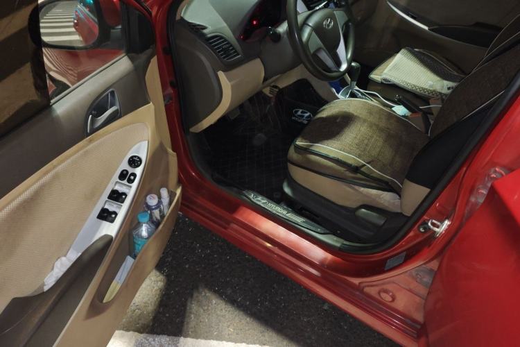 Used Hyundai Verna (older generation) 2010 Sedan 1.4L Automatic Comfort Model GS Driver Seat