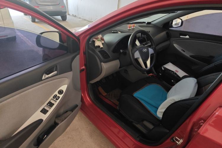 Used Hyundai Verna (older generation) 2010 Sedan 1.4L Manual Comfort GS Driver Seat