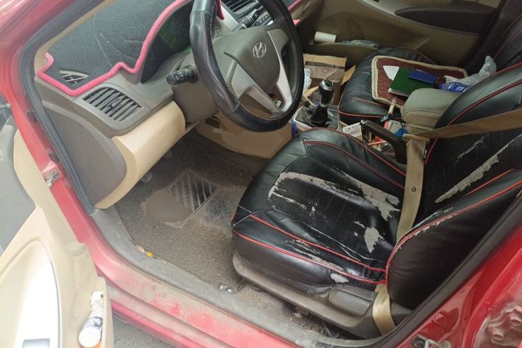 Used Hyundai Verna (older generation) 2010 Sedan 1.4L Manual Standard GL Model Driver Seat