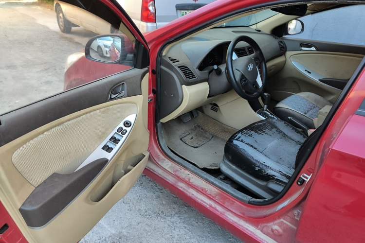 Used Hyundai Verna (older generation) 2010 Sedan 1.4L Automatic Comfort Model GS Driver Seat
