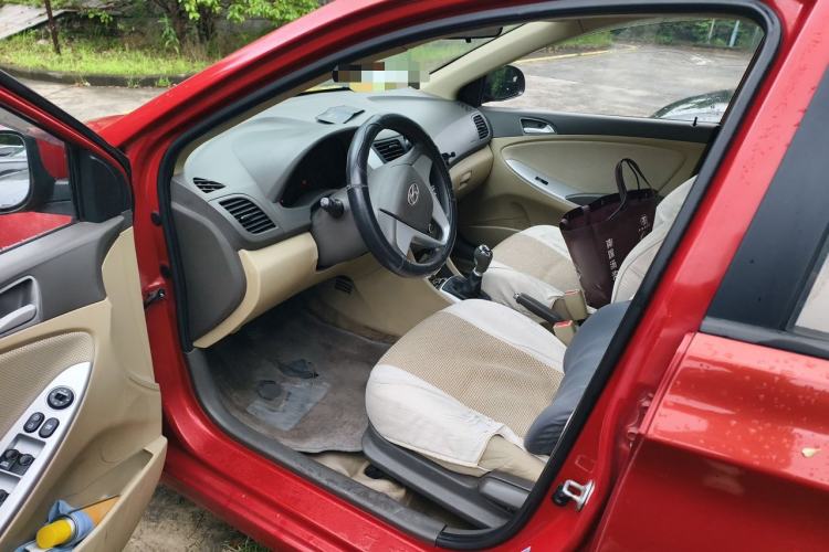 Used Hyundai Verna (older generation) 2010 Sedan 1.4L Manual Comfort GS Driver Seat