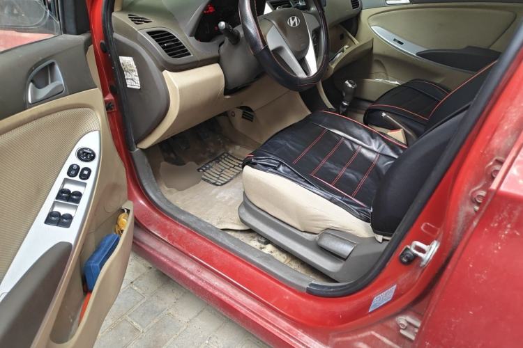 Used Hyundai Verna (older generation) 2010 Sedan 1.4L Manual Comfort GS Driver Seat