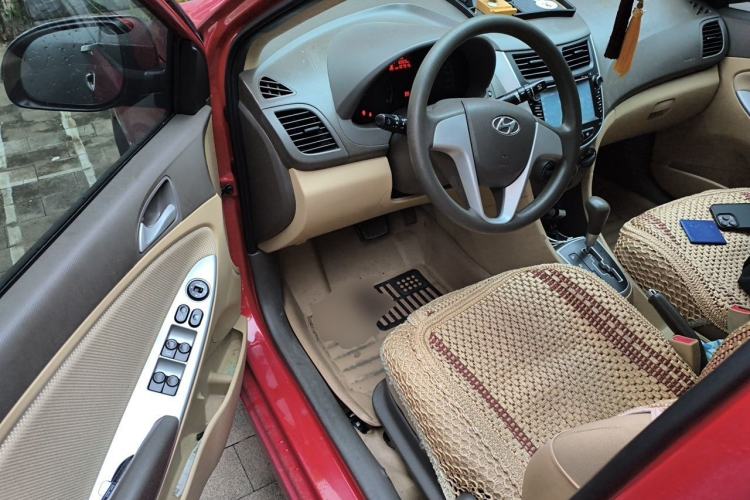 Used Hyundai Verna (older generation) 2010 Sedan 1.4L Automatic Comfort Model GS Driver Seat