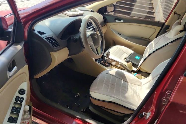 Used Hyundai Verna (older generation) 2010 Sedan 1.4L Manual Comfort GS Driver Seat