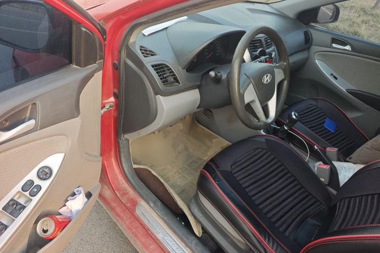 Used Hyundai Verna (older generation) 2010 Sedan 1.4L Manual Standard GL Model Driver Seat