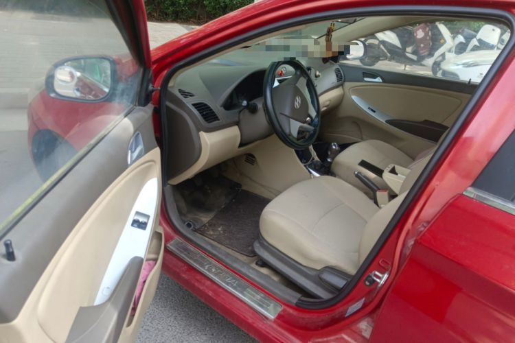 Used Hyundai Verna (older generation) 2010 Sedan 1.4L Manual Standard GL Model Driver Seat