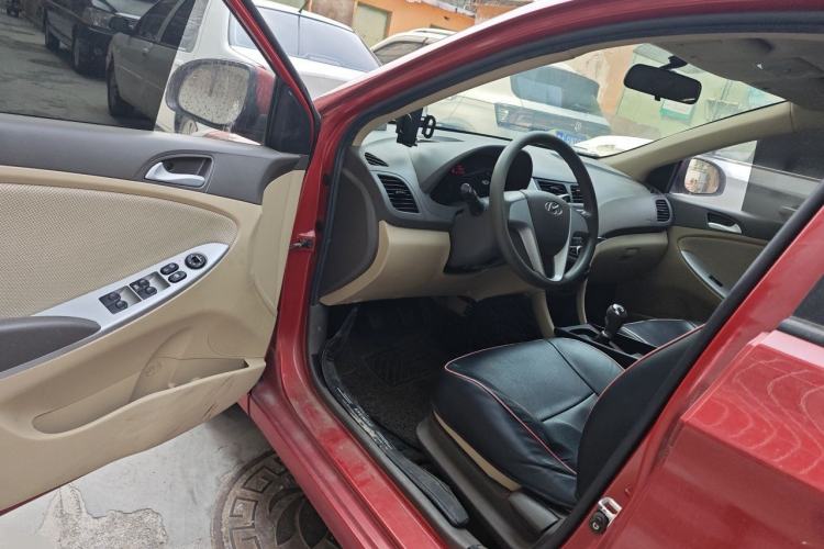 Used Hyundai Verna (older generation) 2010 Sedan 1.4L Manual Comfort GS Driver Seat