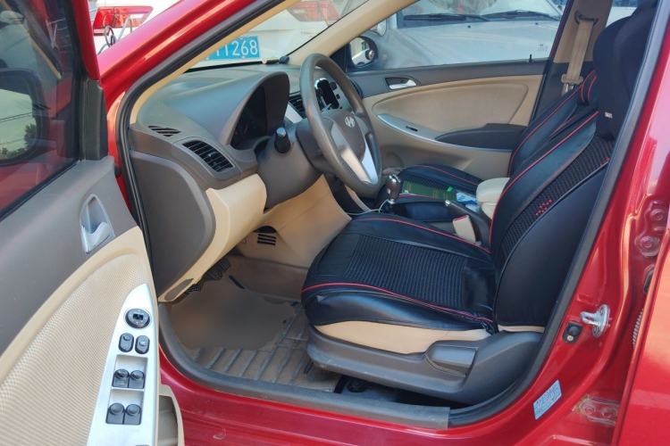 Used Hyundai Verna (older generation) 2010 Sedan 1.4L Manual Comfort GS Driver Seat