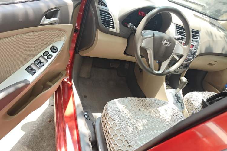 Used Hyundai Verna (older generation) 2010 Sedan 1.4L Automatic Comfort Model GS Driver Seat