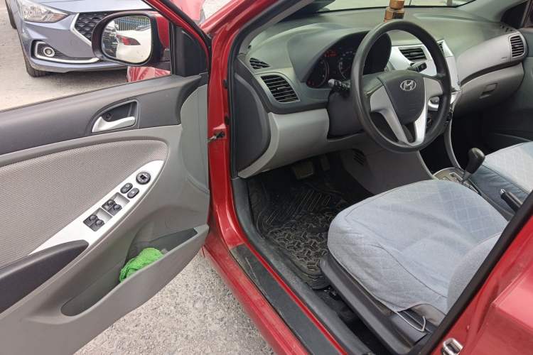 Used Hyundai Verna (older generation) 2010 Sedan 1.4L Automatic Fashionable GT Model Driver Seat