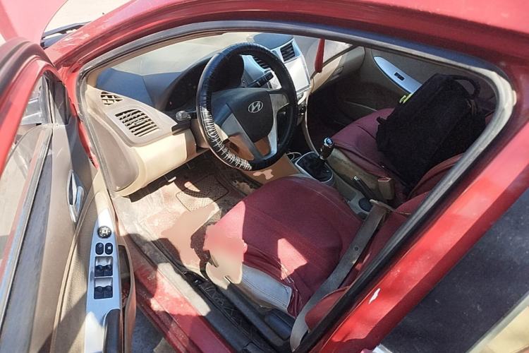 Used Hyundai Verna (older generation) 2010 Sedan 1.4L Manual Comfort GS Driver Seat
