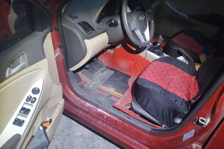 Used Hyundai Verna (older generation) 2010 Sedan 1.4L Manual Comfort GS Driver Seat
