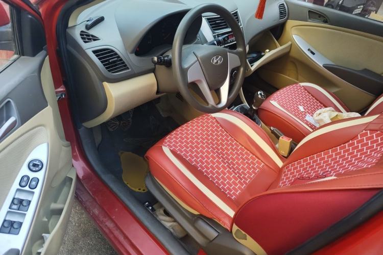 Used Hyundai Verna (older generation) 2010 Sedan 1.4L Manual Comfort GS Driver Seat