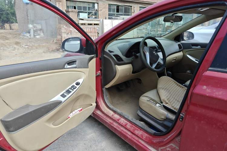 Used Hyundai Verna (older generation) 2010 Sedan 1.4L Automatic Comfort Model GS Driver Seat