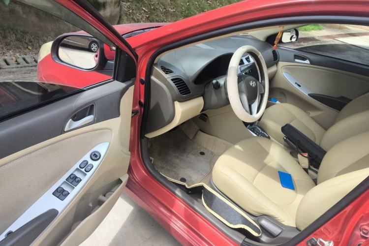 Used Hyundai Verna (older generation) 2010 Sedan 1.4L Automatic Comfort Model GS Driver Seat