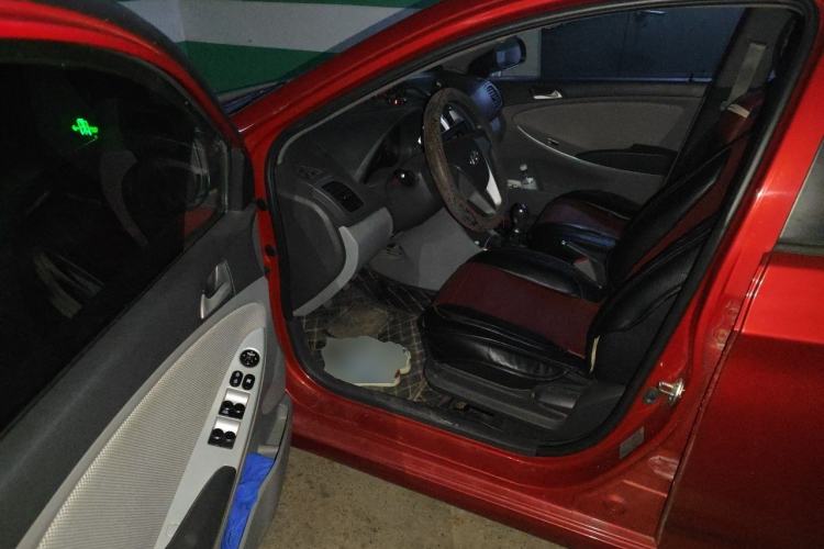 Used Hyundai Verna (older generation) 2010 Sedan 1.4L Manual Comfort GS Driver Seat