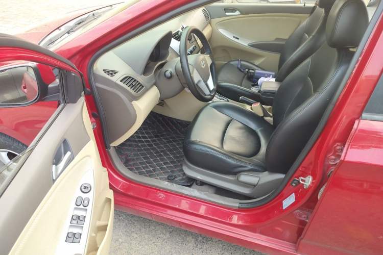 Used Hyundai Verna (older generation) 2010 Sedan 1.4L Automatic Fashionable GT Model Driver Seat