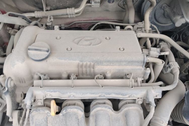 Used Hyundai Verna (older generation) 2010 Sedan 1.4L Manual Comfort GS Engine Bay