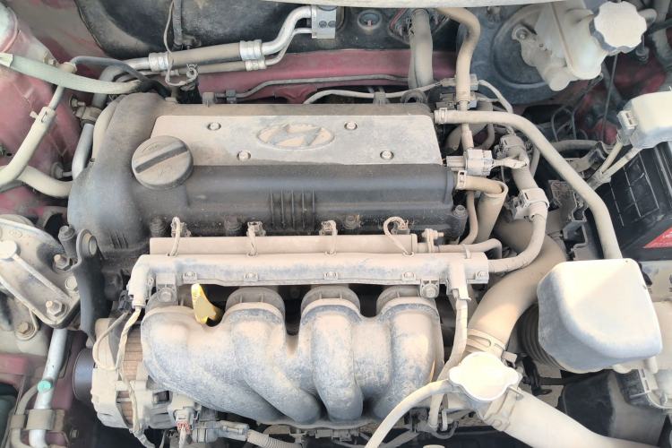 Used Hyundai Verna (older generation) 2010 Sedan 1.4L Manual Comfort GS Engine Bay