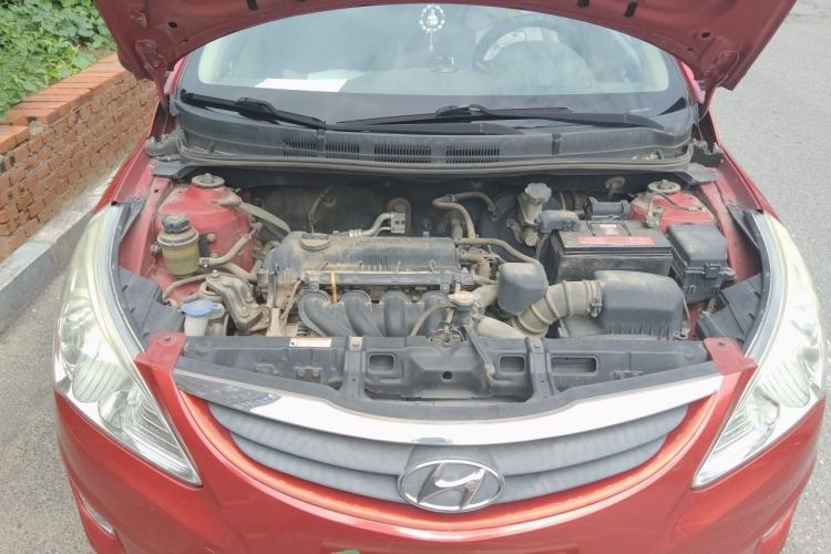 Used Hyundai Verna (older generation) 2010 Sedan 1.4L Manual Comfort GS Engine Bay