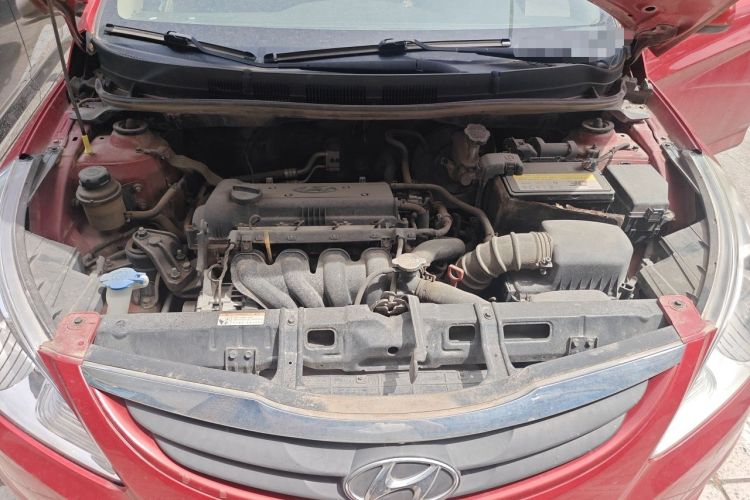 Used Hyundai Verna (older generation) 2010 Sedan 1.4L Automatic BLUE Model Engine Bay