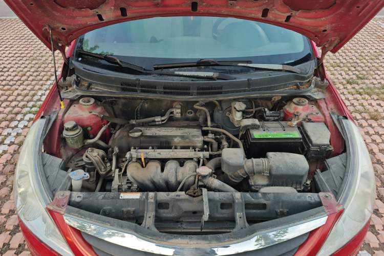 Used Hyundai Verna (older generation) 2010 Sedan 1.4L Manual Comfort GS Engine Bay