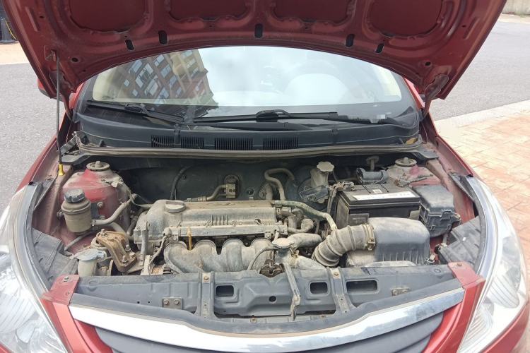 Used Hyundai Verna (older generation) 2010 Sedan 1.4L Manual Comfort GS Engine Bay