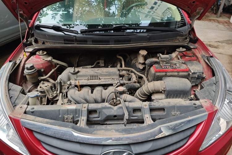 Used Hyundai Verna (older generation) 2010 Sedan 1.4L Manual Standard GL Model Engine Bay