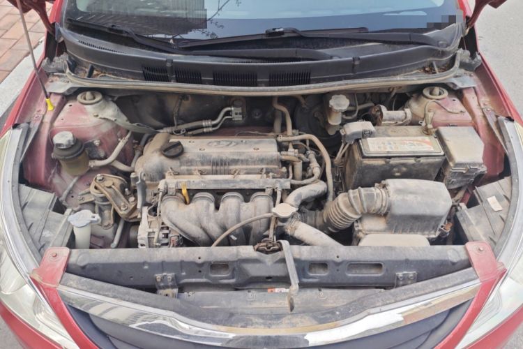 Used Hyundai Verna (older generation) 2010 Sedan 1.4L Manual Comfort GS Engine Bay