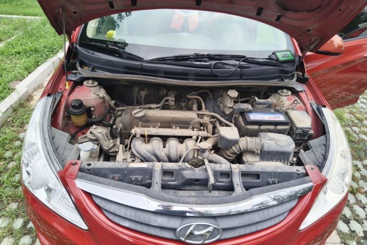 Used Hyundai Verna (older generation) 2010 Sedan 1.4L Manual Comfort GS Engine Bay