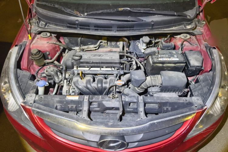 Used Hyundai Verna (older generation) 2010 Sedan 1.4L Manual Comfort GS Engine Bay