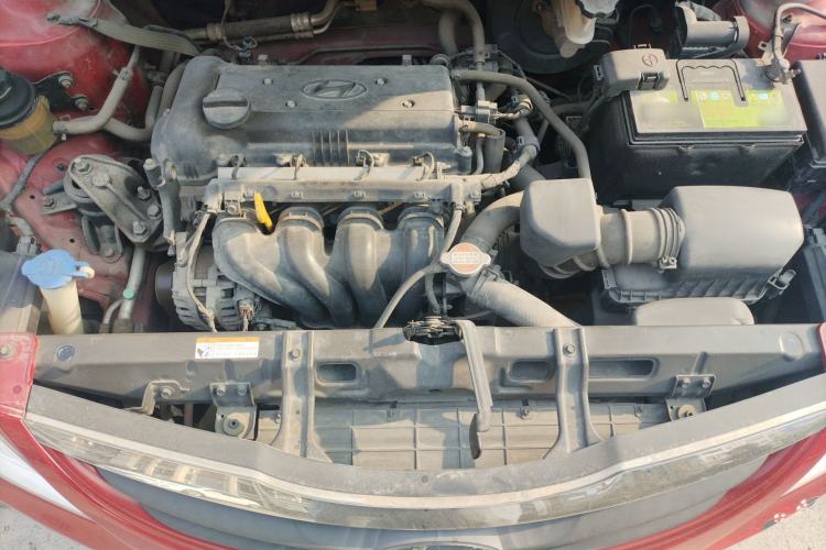 Used Hyundai Verna (older generation) 2010 Sedan 1.4L Manual Comfort GS Engine Bay