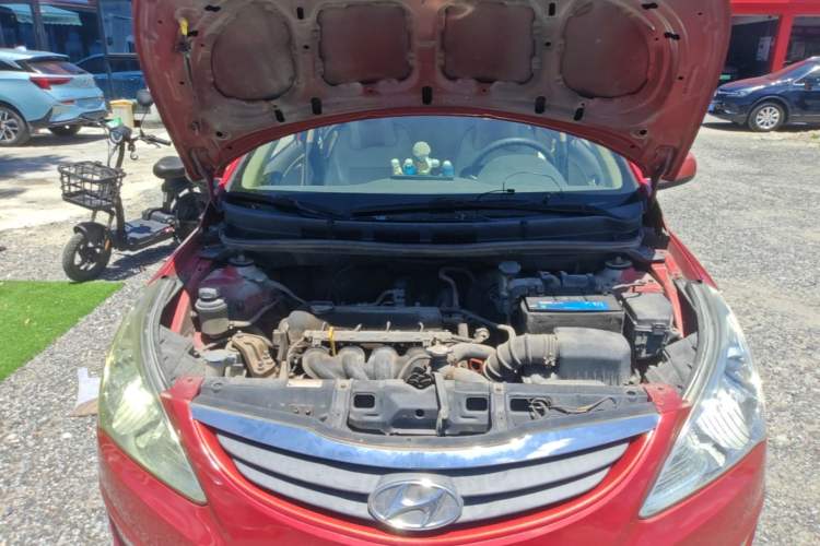 Used Hyundai Verna (older generation) 2010 Sedan 1.4L Automatic Comfort Model GS Engine Bay