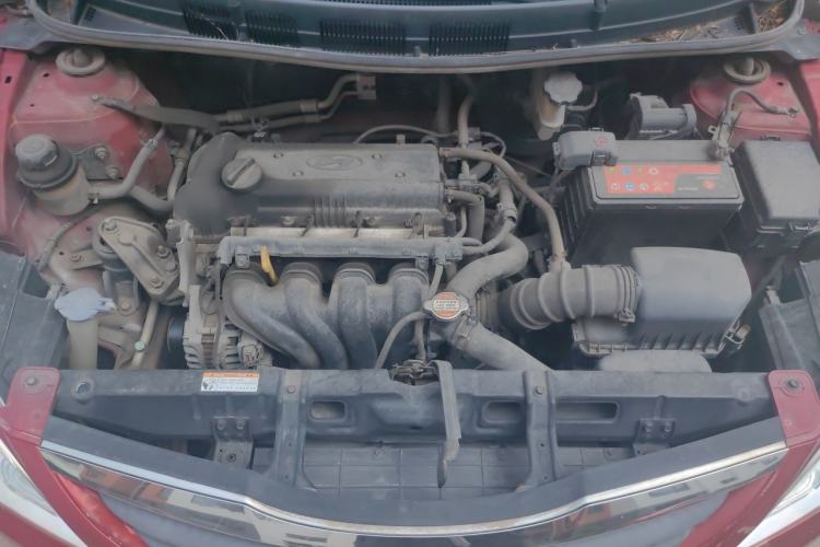 Used Hyundai Verna (older generation) 2010 Sedan 1.4L Manual Comfort GS Engine Bay