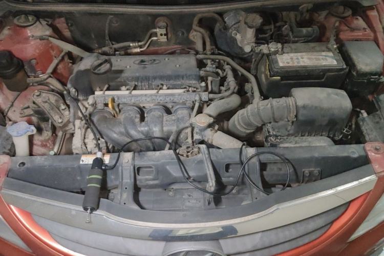 Used Hyundai Verna (older generation) 2010 Sedan 1.4L Manual Comfort GS Engine Bay