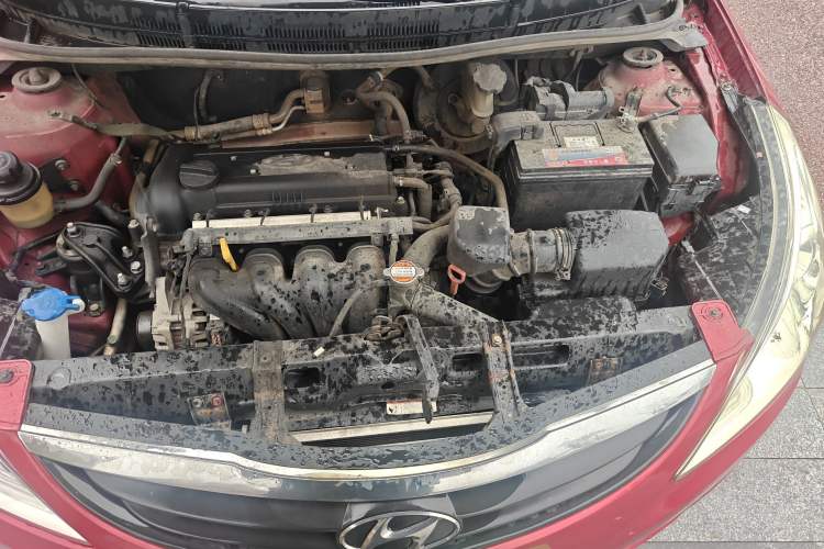 Used Hyundai Verna (older generation) 2010 Sedan 1.4L Automatic Fashionable GT Model Engine Bay