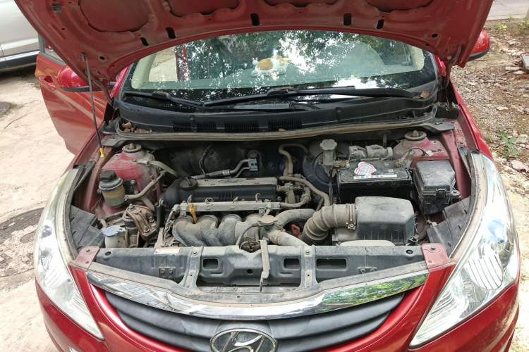 Used Hyundai Verna (older generation) 2010 Sedan 1.4L Automatic Fashionable GT Model Engine Bay