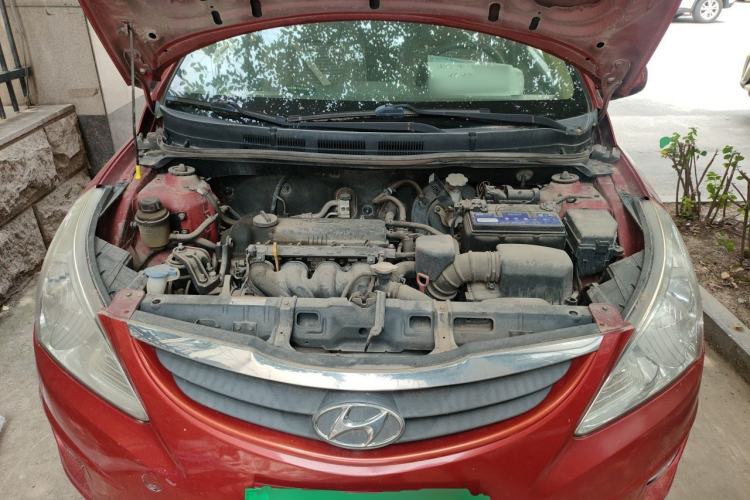 Used Hyundai Verna (older generation) 2010 Sedan 1.4L Automatic Comfort Model GS Engine Bay